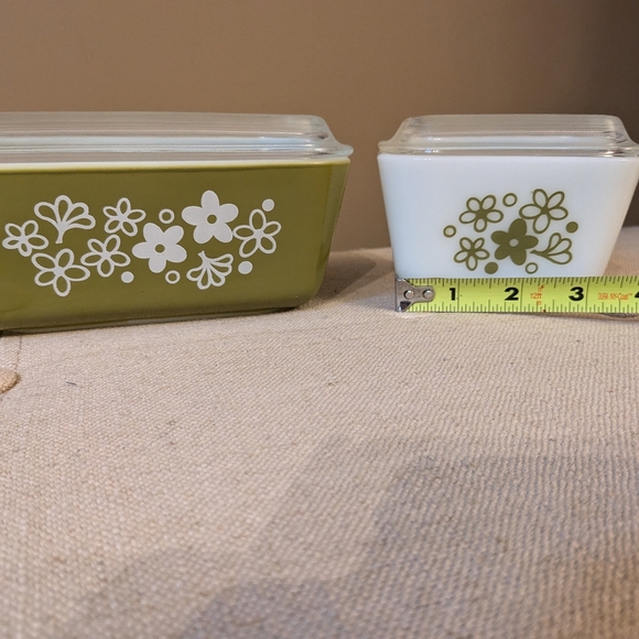 3 Small Vintage Pyrex Glass Containers with Lids - Picture 8 of 12